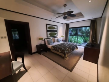 5 Bedroom Villa
