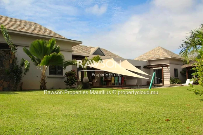 Villa - 4-Bedrooms | Pool & Garden | Secure Residence | Pereybere | €4,000