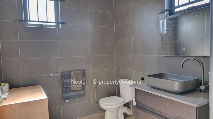 Charming 3-bedroom en-suite townhouse with swimming pool 