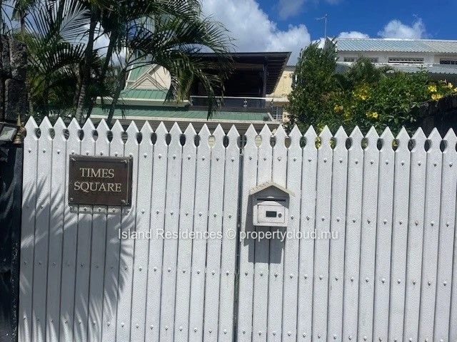 Belle villa meublée avec 3 chambres, piscine et parking tout près de la plage de Mon Choisy