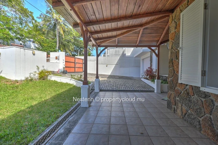 Maison familiale de 3 chambres avec piscine 