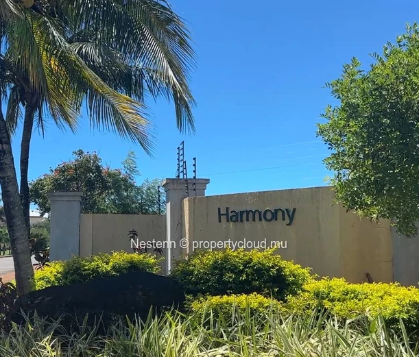 Beautiful 795 m² residential plot located in a secure gated community