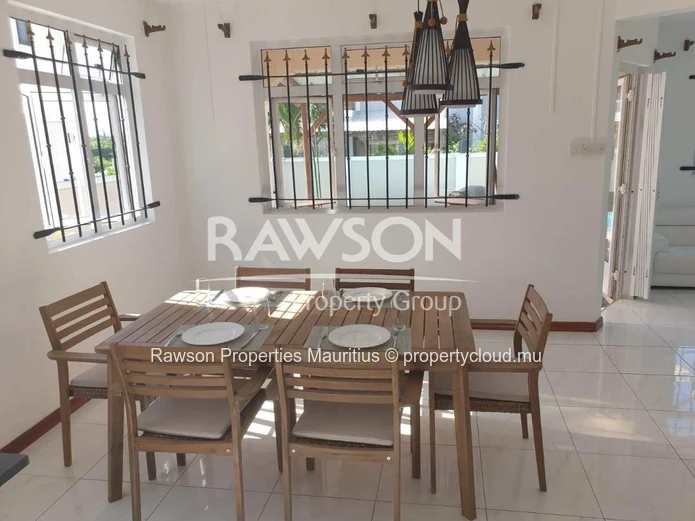 Duplex de 3 Chambres à Vendre à Flic en Flac