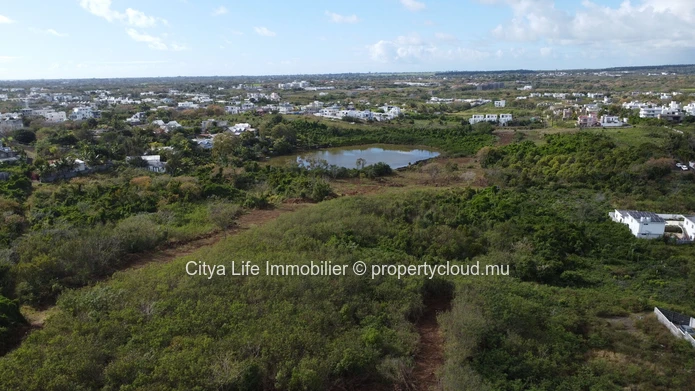 Terrain résidentiel de 5 951 m² à vendre à Péreybère