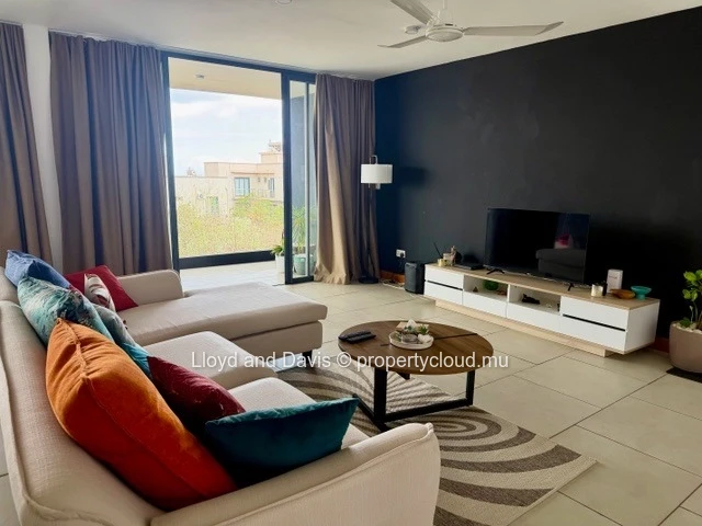 2-Bedroom Apartment with Rooftop and Sea Views Near Cascavelle