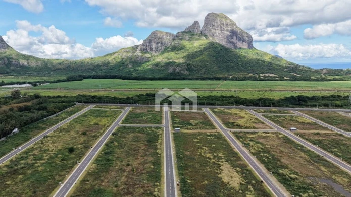 Terrain au Lotissement Pierrefonds, Gated Community