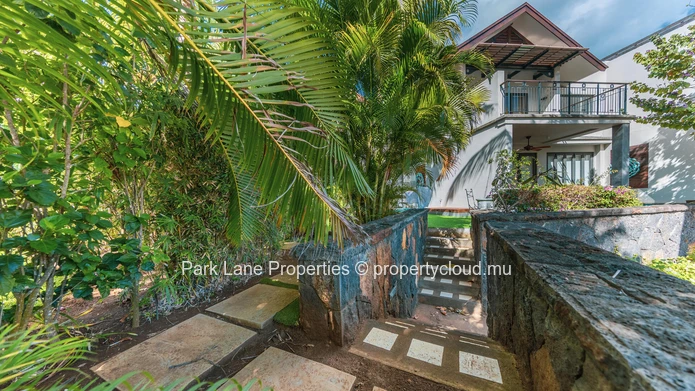 Townhouse de Prestige à La Marina avec Terrasse, Piscine et Amarrage privé de 11m