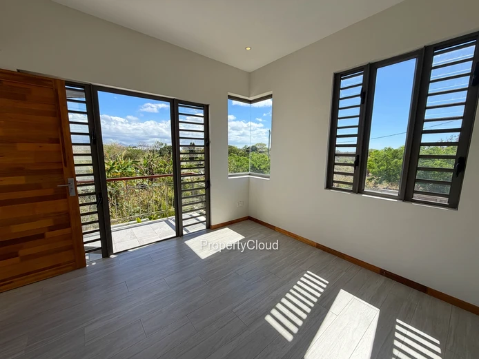 À Vendre | Maison Neuve Avec Piscine | 3 Chambres + Bureau Séparé + Espace De Rangement | Région De Mont Mascal | Rs ...