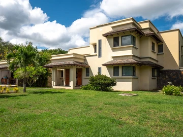 5 Bedroom Villa