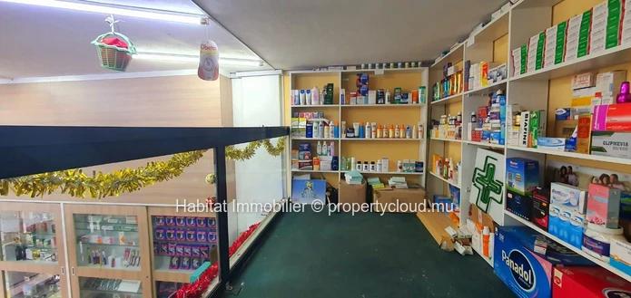 FOR SALE - Commercial space (with mezzanine) of 90 m2 including the business goodwill of a pharmacy