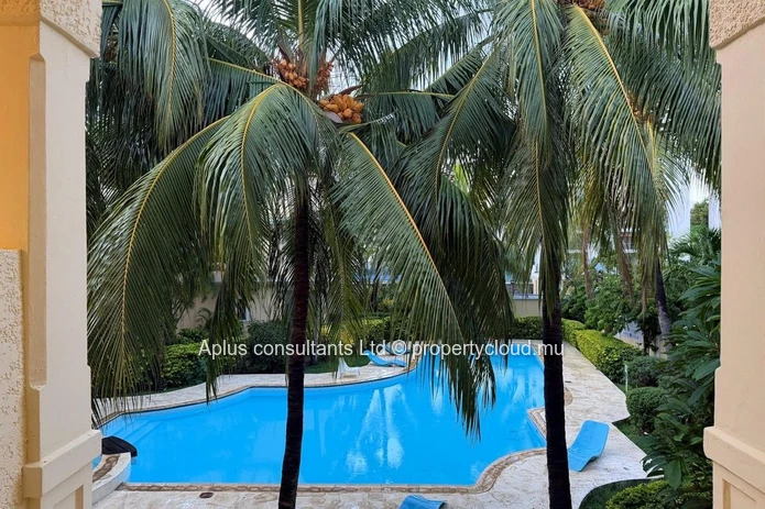 Stylish 2-Bed Apartment in Flic en Flac with Pool View
