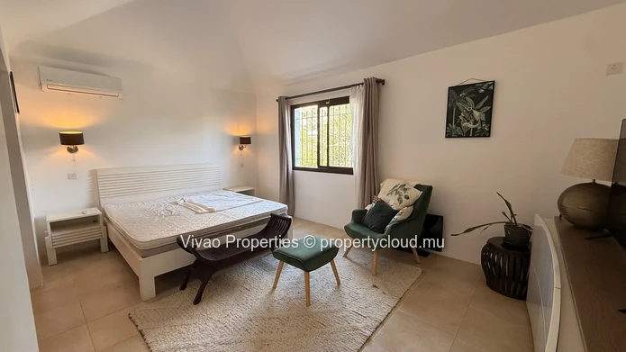 Maison principale spacieuse et élégante de 4 chambres meublée + maison d'amis de 2 chambres avec piscine privée à Per...