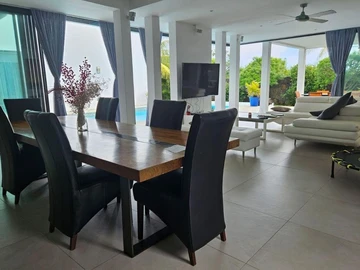5 Bedroom Villa