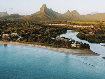 Modern 3 Bedroom Apartment close the beach.