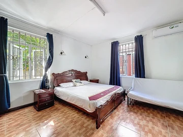 6 Bedroom House
