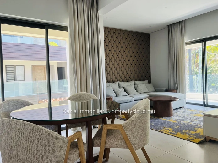 Contemporary Apartment Near The Beach