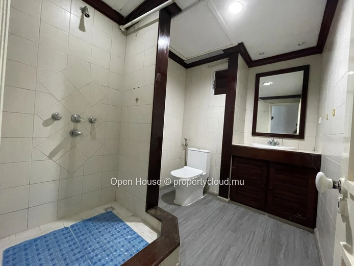 Waterfront apartment for sale in Grand Baie, 147m², 2 bedrooms
