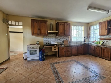 6 Bedroom House