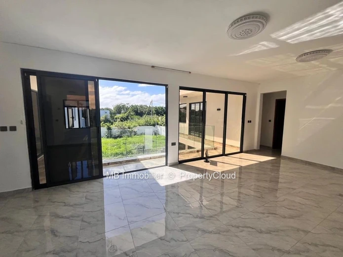 Spacieuse Villa à Louer à Bain Boeuf, Maurice: Propriété de 5 chambres avec piscine