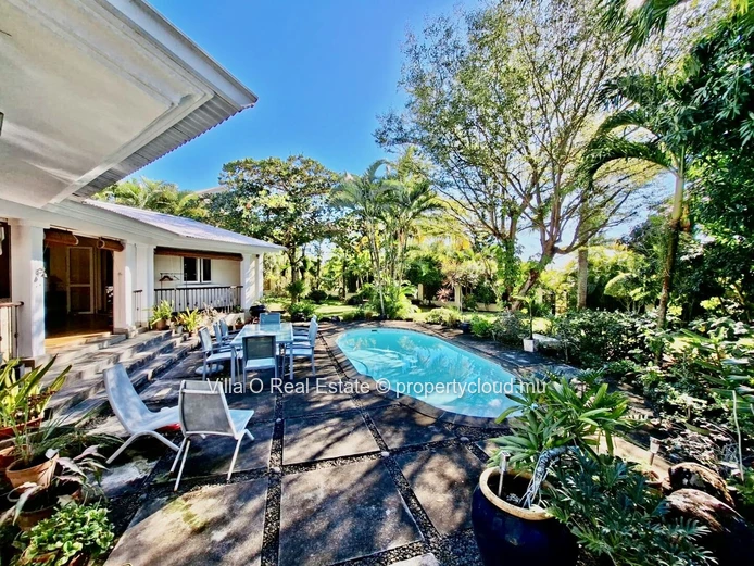 Located in a secure residential estate, this wonderful home is perfect for those seeking an old-style Mauritian feel,...