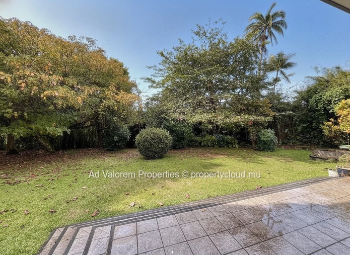 À Vendre : Grande Maison Familiale de Charme – Plein Cœur de Moka | 288 m² habitables • Terrain clos de 2 830,34 m2