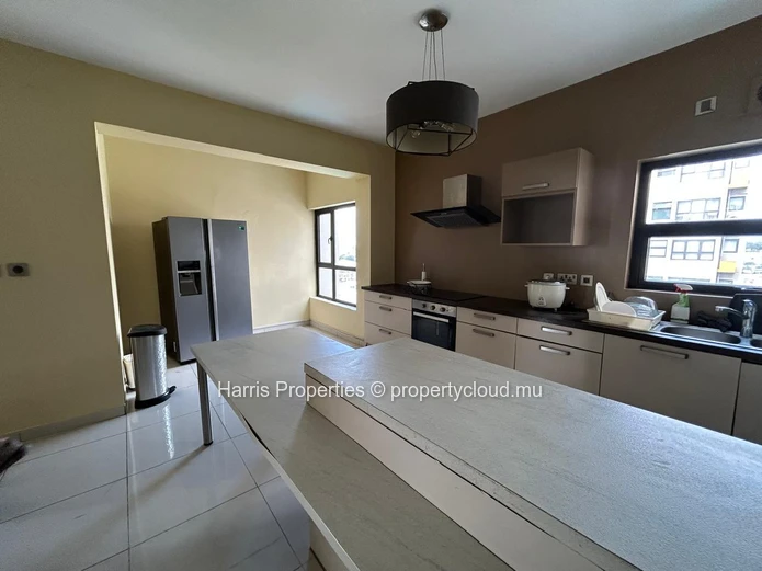 Superbe penthouse sur deux niveaux à vendre à Quatre Bornes