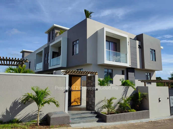 3 Bed Apartment for Rent in Flic en Flac P12249189