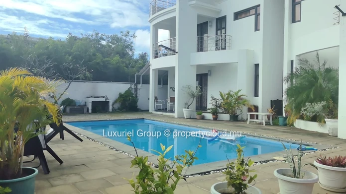 2-Bedroom Apartment with Terrace – Grand Baie