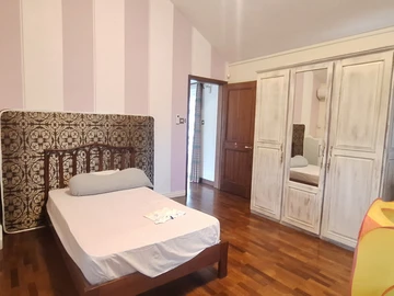 7 Bedroom House