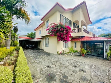 6 Bedroom House