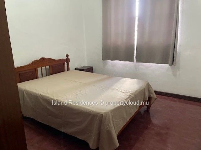 2 bedroom ground floor apartment in the center of Trou aux Biches