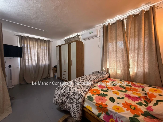 Maison individuelle de 2 étages avec toit-terrasse aménagé et vue mer- vendue entièrement meublée