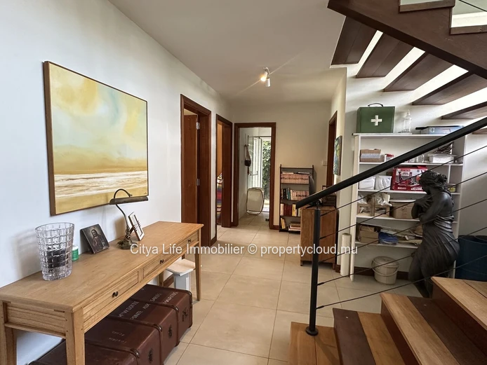 Maison d'architecte 4 chambres avec piscine à vendre à Calodyne