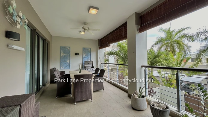 Cozy 3-Bedroom Apartment with Terrace, Plunge Pool, and Beach Access in Pereybere