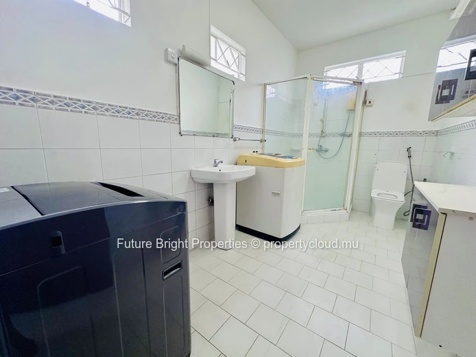 Une maison où espace et confort se rencontrent à Roches Brunes