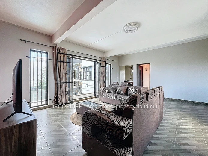 Appartement avec piscine commune