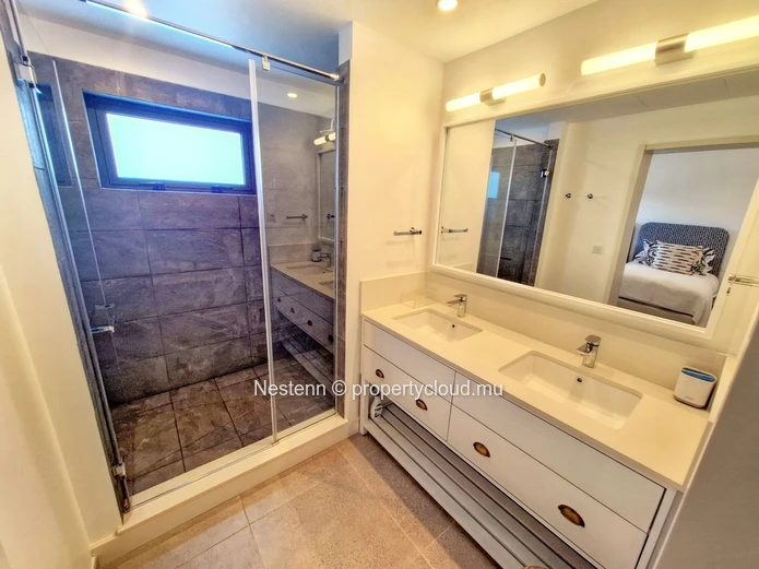 Fabuleux appartement de 4 chambres en résidence sécurisée