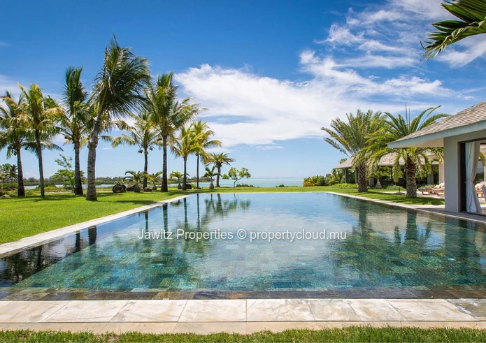 A Grand 800m² Sanctuary of Luxury & Tranquility