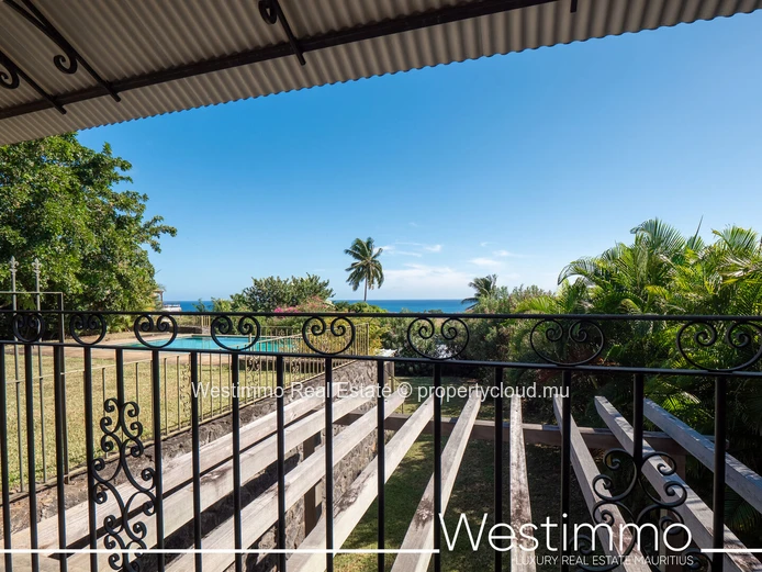 Villa de style colonial avec vue mer à vendre à Tamarin
