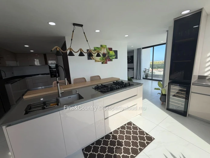 For Sale – Penthouse with Private Pool & Rooftop