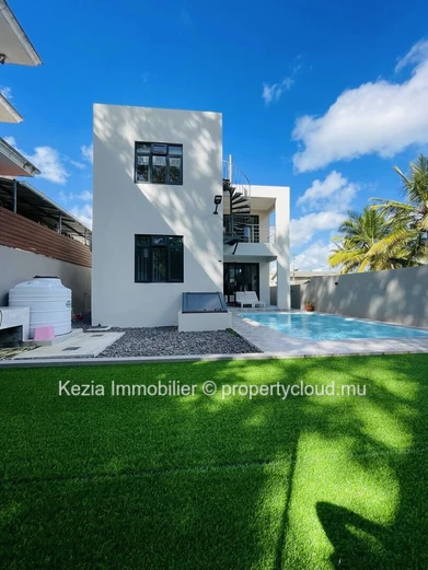Contemporary Villa With Pool