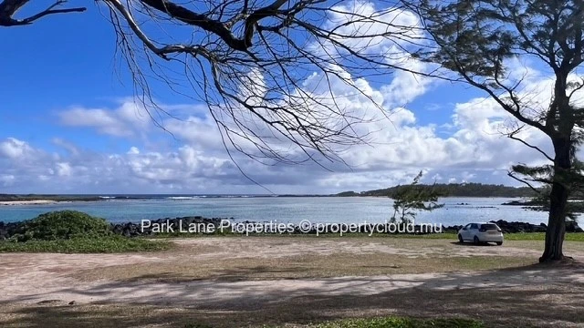 Terrain résidentiel pied dans l'eau  - 1.90 arpent - Le Bouchon