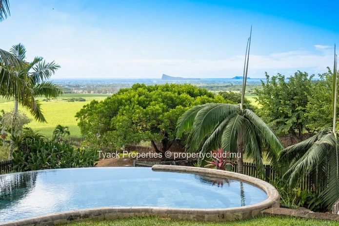 Villa de luxe à vendre ou à louer au Domaine de Belle Vue avec vue panoramique sur les îles du Nord