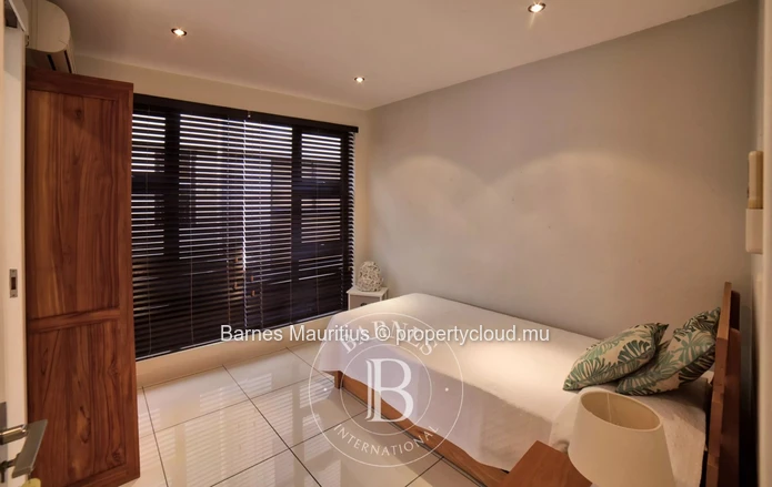 BLACK RIVER - 4 bedrooms sea view penthouse