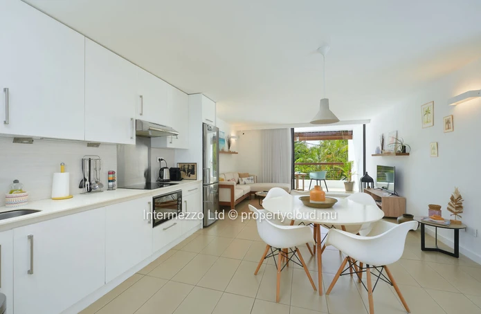 Appartement R+2 Trou aux Biches / Mont Choisy — 1 chambre, 70m², piscine, plage à pied, meublé & équipé