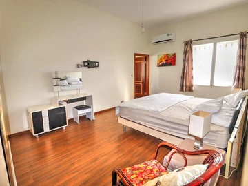 5 Bedroom House