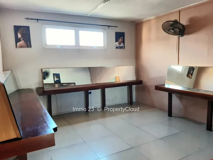 Commercial Space - 408m2 - Rose Hill - Ref. BU52631VE