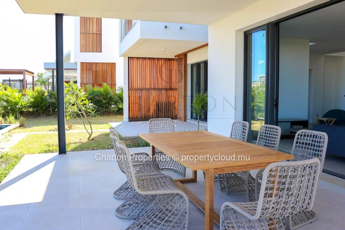 Contemporary 4-bedroom villa with a pool in a stunning natural setting in private Tamarin