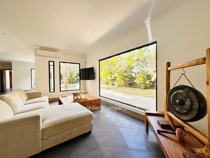 Tropical Oasis And Contemporary Elegance