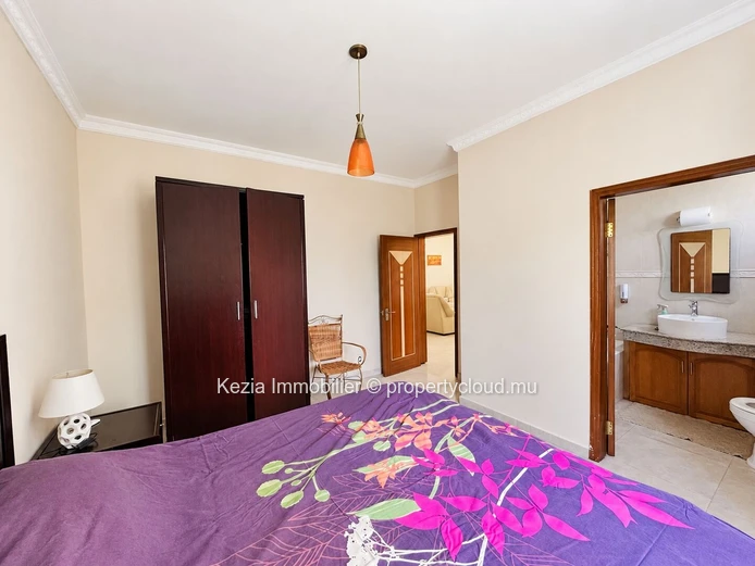 IDEALLY LOCATED APARTMENT Located in a prime area, this property combines comfort and convenience. Perfectly situated...